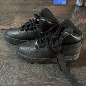 High top boys Nike sneakers (worn once)
